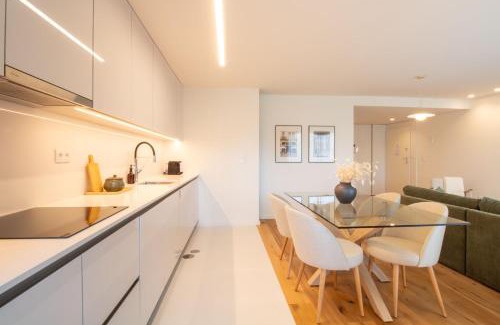 Ramalde Apartment | Gaia Elegant Apartment with Patio by LovelyStay