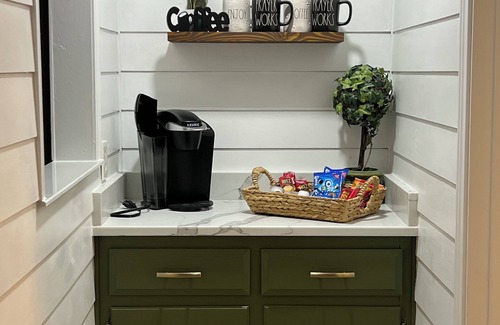 Gainesville House | Gainesville Getaway. Newly remodeled home minutes from WinStar and NCTC