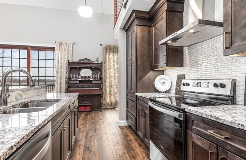 Council Hill House | Galena`s Little White Church l LUXE l A&D Rise Getaways