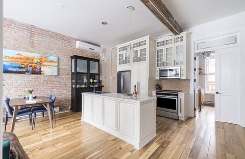 Plateau Mont Royal Apartment | Galeria Duo: Spacious 7-Bedroom Retreat in the Heart of Montreal