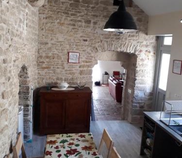 Vezelay House | Galerie Benjamine