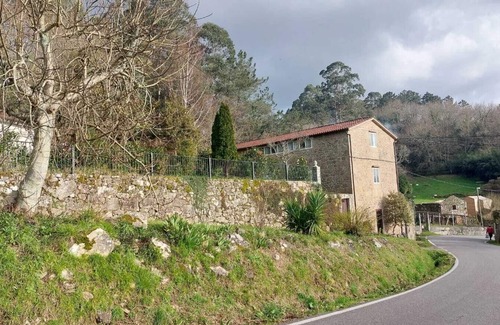 Morana Cottage | GALICIAN RURAL HOUSE. The charm of stone and water.