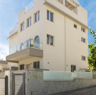 Trani Bed & Breakfast | Galileo Suite