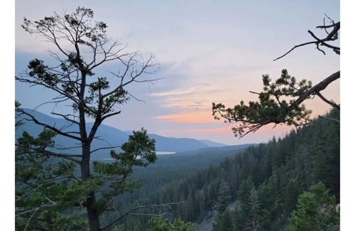 Bozeman House | Gallatin Getaway. On 1acre in great location.