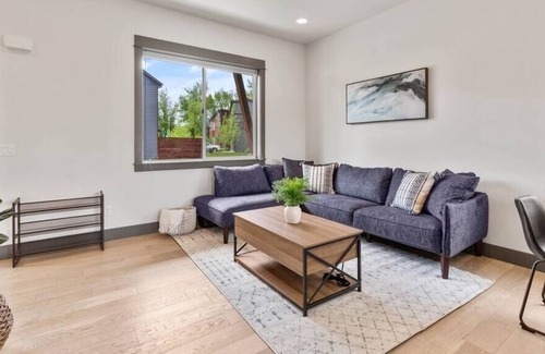 Four Corners House | Gallatin Hideaway- in 4 Corners- dog allowed