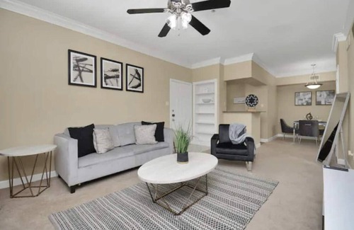 Houston Apartment | Galleria Luxury Gated Apartment