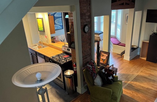 Benton Harbor House | Gallery 573 by the Harbor minutes from Beautiful beaches