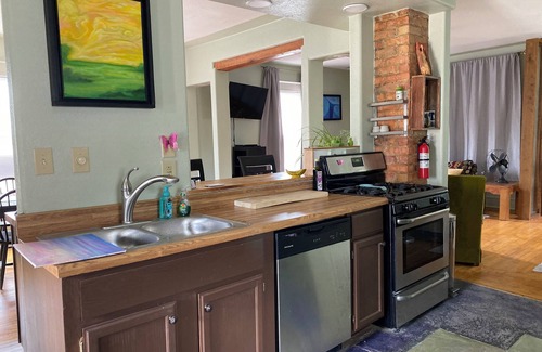Benton Harbor House | Gallery 573 by the Harbor minutes from Beautiful beaches