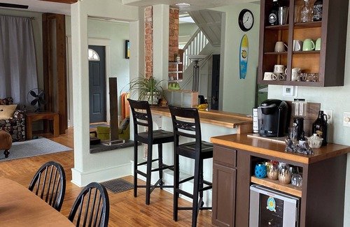 Benton Harbor House | Gallery 573 by the Harbor minutes from Beautiful beaches