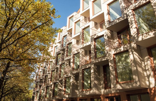 Oberwiesenfeld House | Gallery Loft, 3 Level Maisonette w/private garden + access to rooftop, bicycles