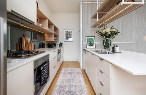South Yarra Apartment | Gallery on Barry