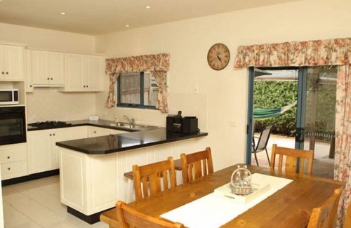 Warrnambool House | Galleywood House - Price for 7 People!