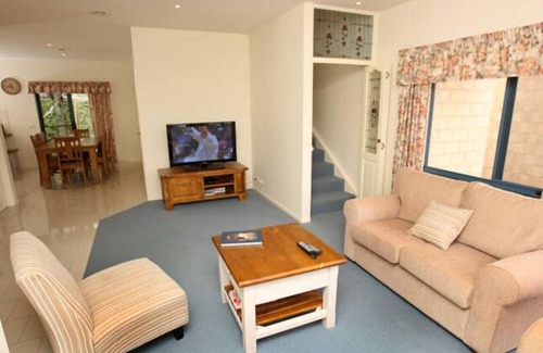 Warrnambool House | Galleywood House - Price for 7 People!