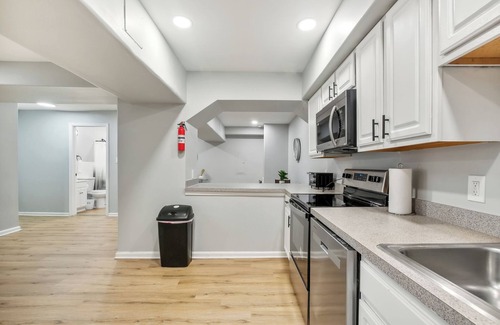 New Castle Apartment | Galloway 118 I Spacious Garden Style Retreat