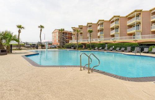 Galveston Apartment | Galveston Beach Condo with Resort Amenities