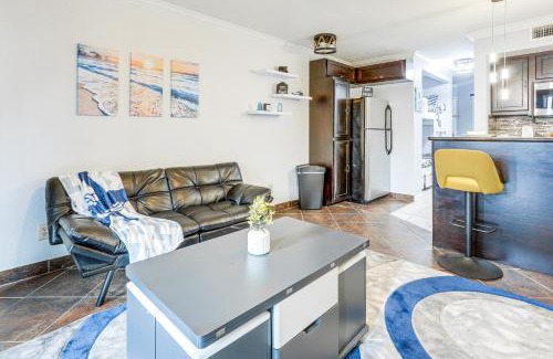 Galveston Apartment | Galveston Beach Condo with Resort Amenities
