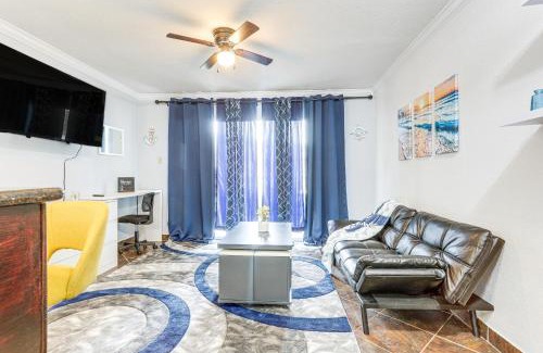 Galveston Apartment | Galveston Beach Condo with Resort Amenities