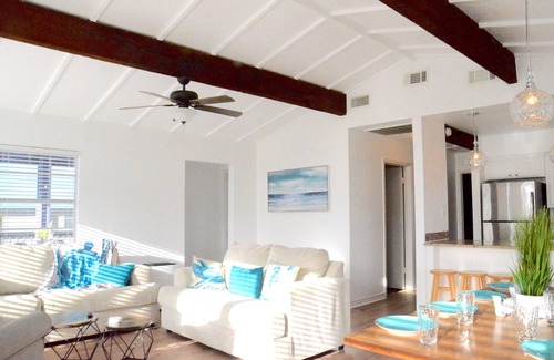 San Luis House | Galveston/Surfside Beach Retreat - Dog Friendly Home - 500 Steps to the Beach