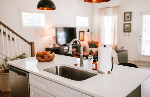 Athens House | Game Day 4BR Escape by MHM Luxury Properties