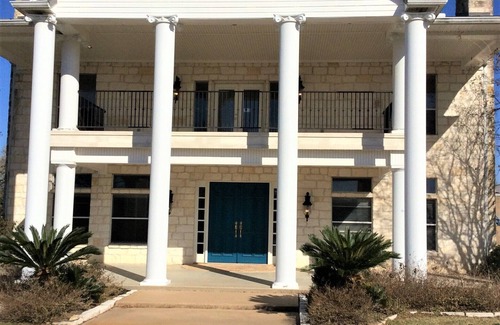 Wellborn House | Game Day/Family Gathering/Wedding venue with Pool. Largest in College Station.