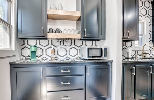 Norman House | Game day getaway! Quick walk to campus & main street entertainment district!
