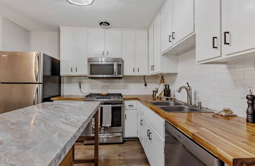 Park Forest Village House | Game Day Haven With Bar & Deck