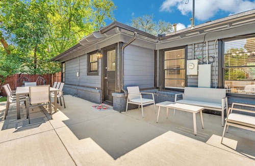 South Arlington House | Game Day Oasis Hot Tub I Pool table I Mini Golf