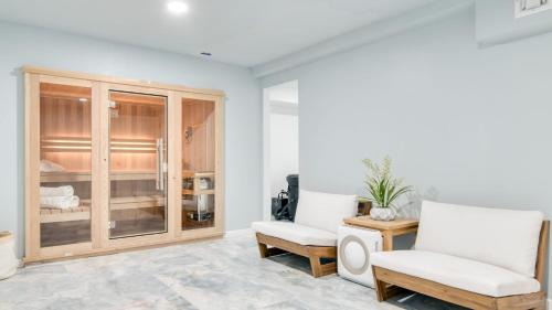 Palenville House | Game Farm Villa by AvantStay 10BDR Private Pond Spa Pool Family-Friendly
