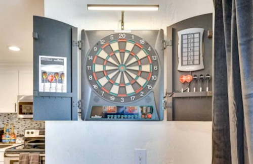 Southeast Boise House | Game Night Condo! With over 100 games! 4 person Darts - Connect 4 - Poker Table and Chips - Corn Hole - Slot Machine - Beer Pong - Board Games - Pool and More. Very close to BSU - Downtown and Airport