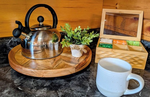 Mount Juliet Cabin | Game Night Ready-Cook with Ease-Sleep in Peace-Near Nashville/BNA