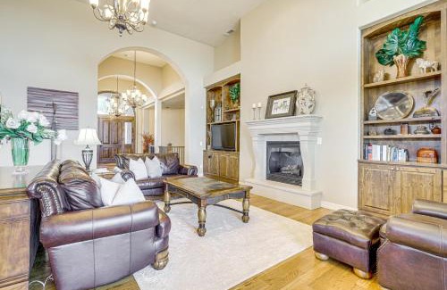 Tucumcari House | Game Room and Deck Group Getaway in New Mexico!
