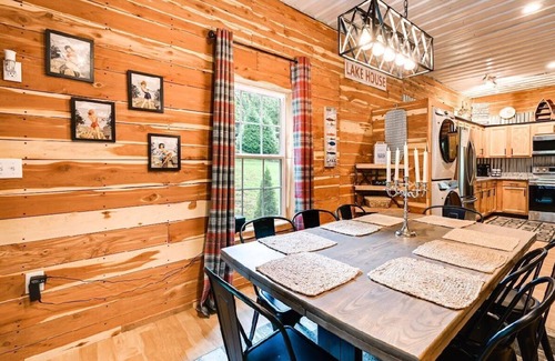Cub Run House | Game Room, Bar & Hot Tub: Perfect Group Getaway