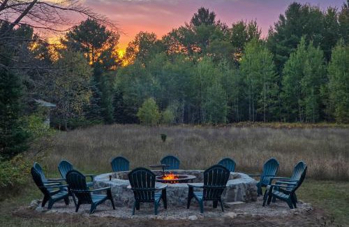 Bellaire House | Game Room Friends and Family Getaway in Bellaire