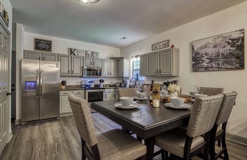 Sevierville Cabin | Game Room-Hot tub-Fire pit-Dog friendly