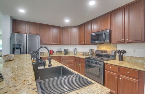 Terra Lago House | Game Room, Hot Tub & Gas Grill: Chic Indio Oasis!