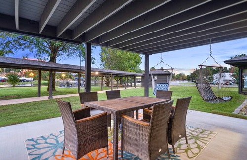 Piney House | Game Room | Karaoke | Lakefront | Sleeps 15