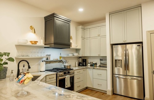 Downtown Columbus House | Game Room + Parking | Neil Ave Near OSU Expo