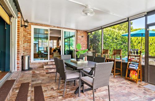 Pinewood Park House | Game Room Pool Fun, Close To Downtown Life
