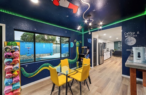 Tucson House | Game Room-Pool w/heated jacuzzi-Waffles-2 California King Beds-U of A 8 miles