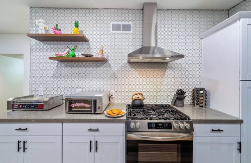 Tucson House | Game Room-Pool w/heated jacuzzi-Waffles-2 California King Beds-U of A 8 miles