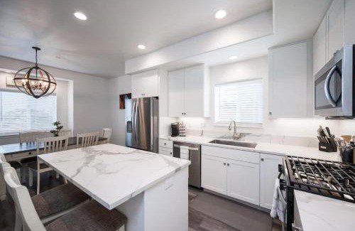 Oceano House | Game Room! Rooftop Deck! Sleeps 11