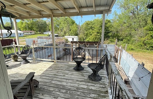 Mineral Springs House | Game room/sleeps 10/near Murfreesboro Diamond mine/lakes/fun, unique, quirky