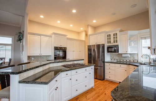 North Salt Lake House | Game Rooms | Family Retreat | Views