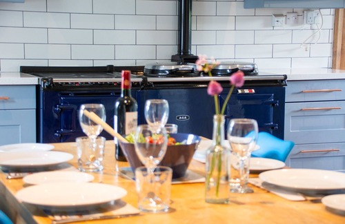 Bryngwran Cottage | Gamekeepers Cottage - sleeps 4 guests in 2 bedrooms