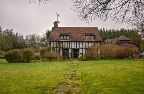 Welwyn House | Gamekeepers Cottage rural, good for isolation walks cycling Near train to London