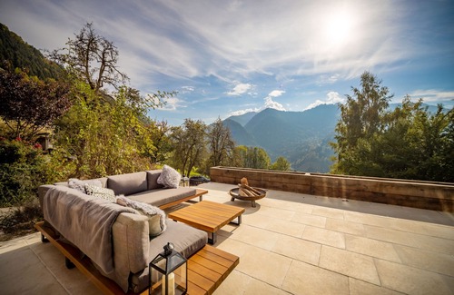 Saint-Jean-dʼAulps Ski Chalet | Gamelbarn is a beautiful luxury chalet with hot tub and stunning mountain views