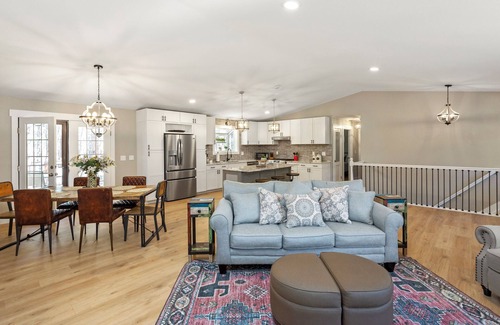 Monument House | GameRoom /FirePit /Near Ford Amphitheatre & AirForce Academy