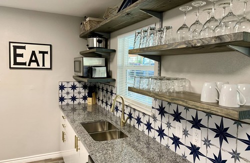 West San Antonio House | Games Galore & Rooftop Deck by St. Mary's, BMT