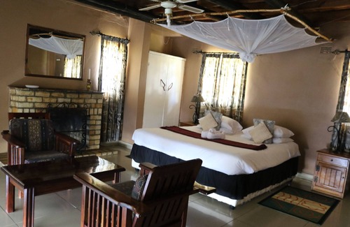 Dete Cabin | Ganda Lodge