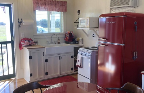 Flatonia Cottage | Gander's Down 1 Bedroom Ranch Amazing Cottage